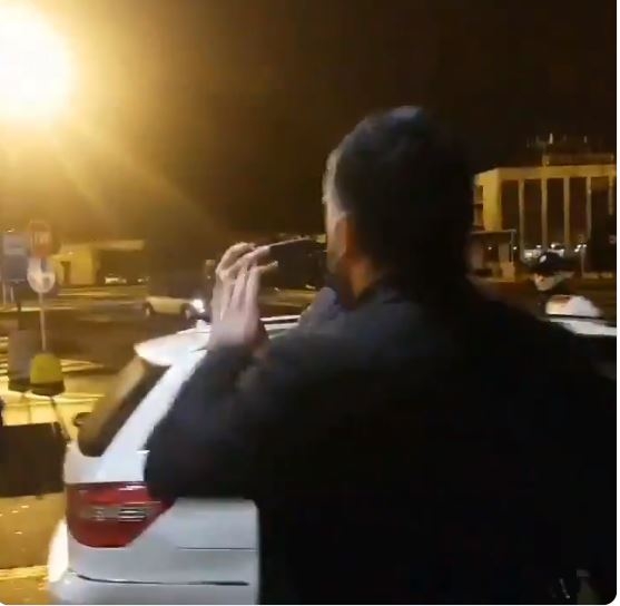 VIDEO: Gatuzo razbio mobilni novinara koji ga je snimao