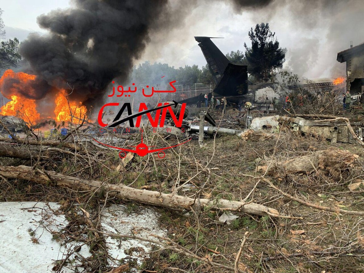 Srušio se “Boing 707”: Avion promašio pistu i udario u ogradu, samo jedna osoba preživjela