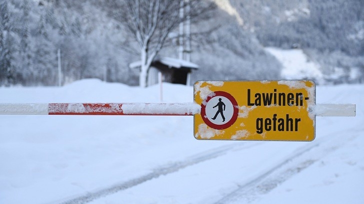 Tri njemačka skijaša poginula u lavini u Austriji