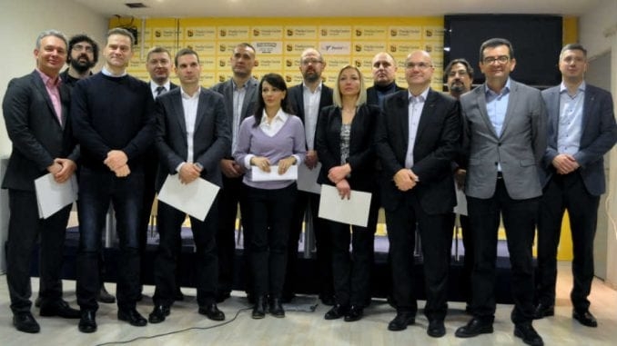 Srpska opozicija raspravlja sa čime će pred pobunjene građane
