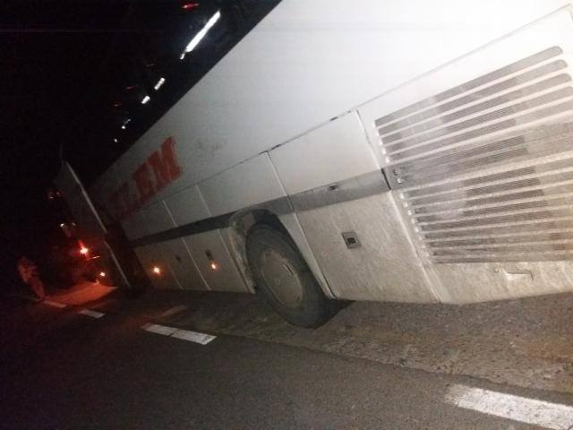 Autobus sa 50 putnika se pokvario u Platijama: “Čekamo već sat i po, neće da obezbijede prevoz”