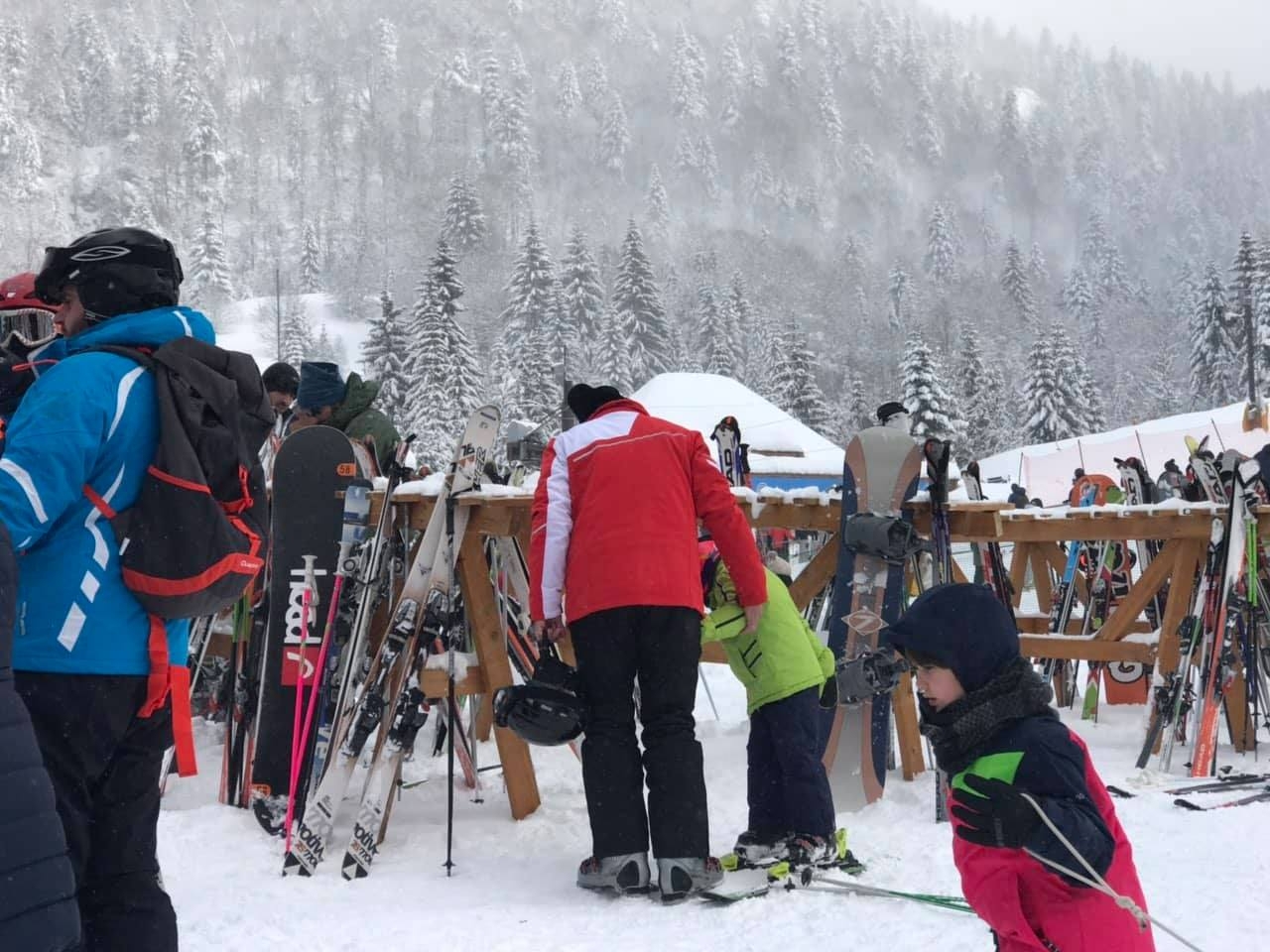 Više od 1.000 skijaša danas boravi u ski centru Kolašin: Gosti stigli iz Rusije, Albanije, Hrvatske, Srbije…