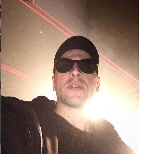Zgodni glumac podijelio fotografiju iz djetinjstva, da li ga prepoznate?