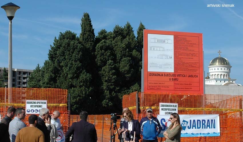 Drama u Baru: Mehanizacija ušla na gradilište, privedeno više osoba