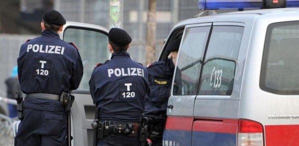 Mladić nasred ulice pucao djevojci u glavu, potom je presudio sebi