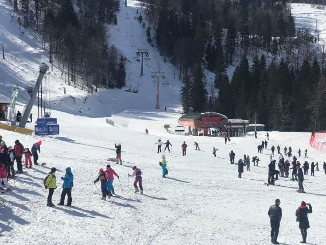 Veliki broj gostiju na Ski centru Kolašin, stigli i stranci