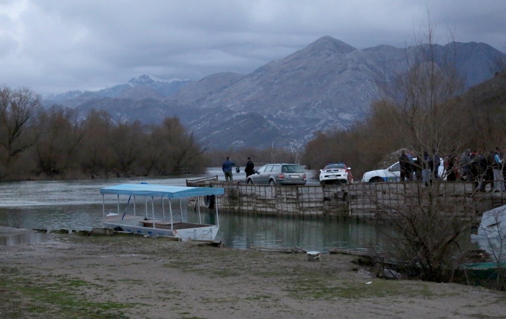 Tragedija na Vranjini: Vjernici molili kaluđera da ih prebaci do obale, potraga se nastavlja i danas