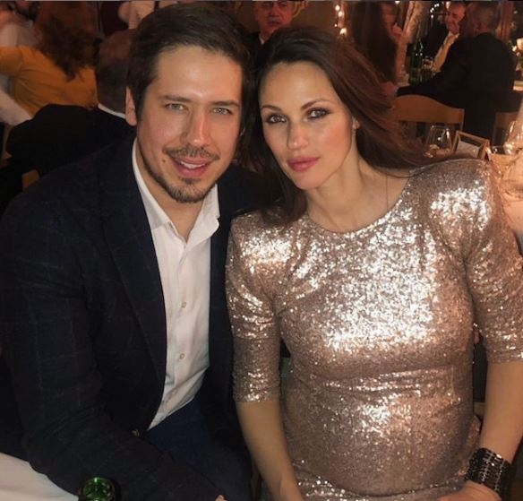 Bojana Barović blista držeći u naručju voljenog Simeona