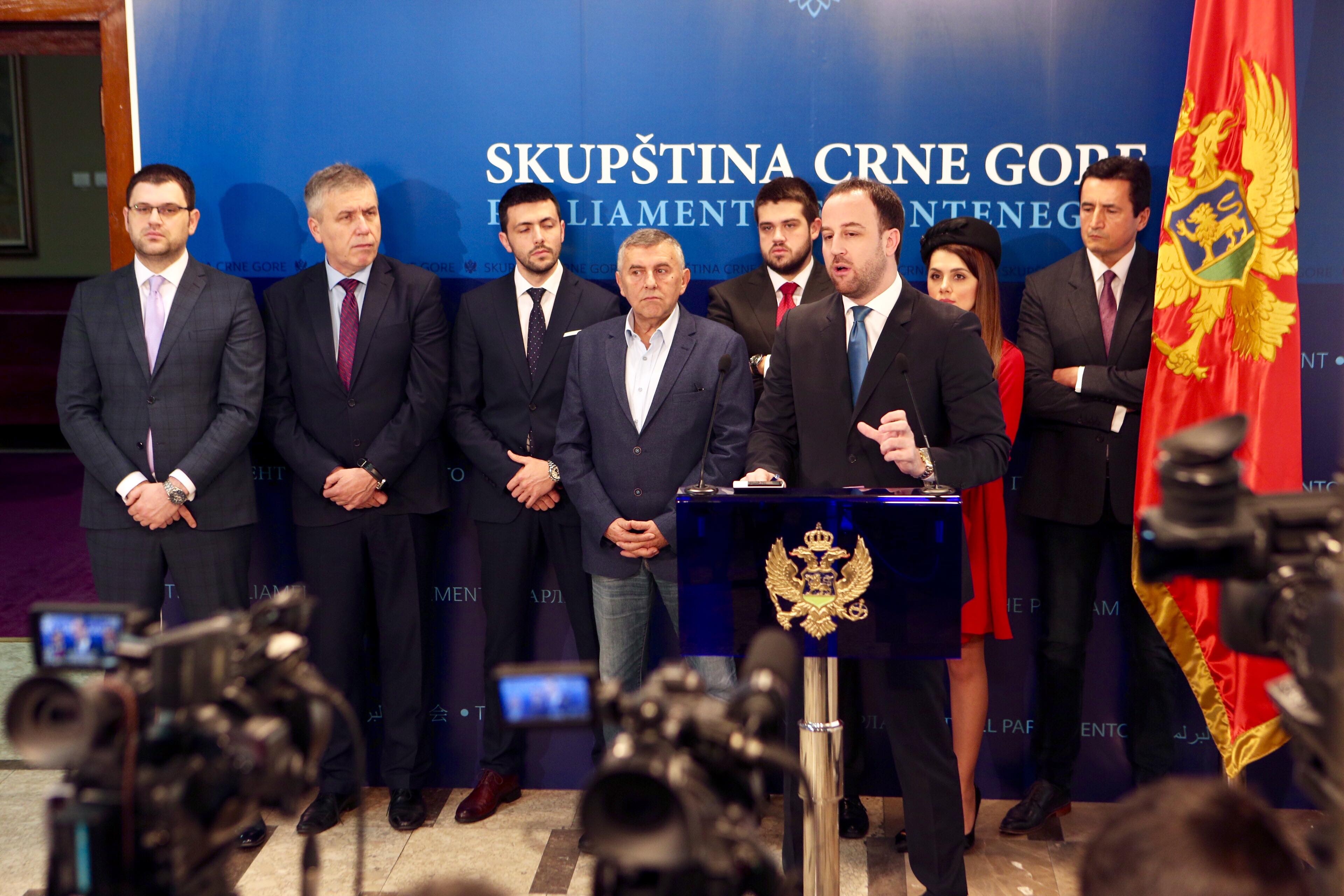 Poslanici DPS-a pozvali opoziciju da se vrati u parlament: “Sa ulice se ne može voditi dijalog”