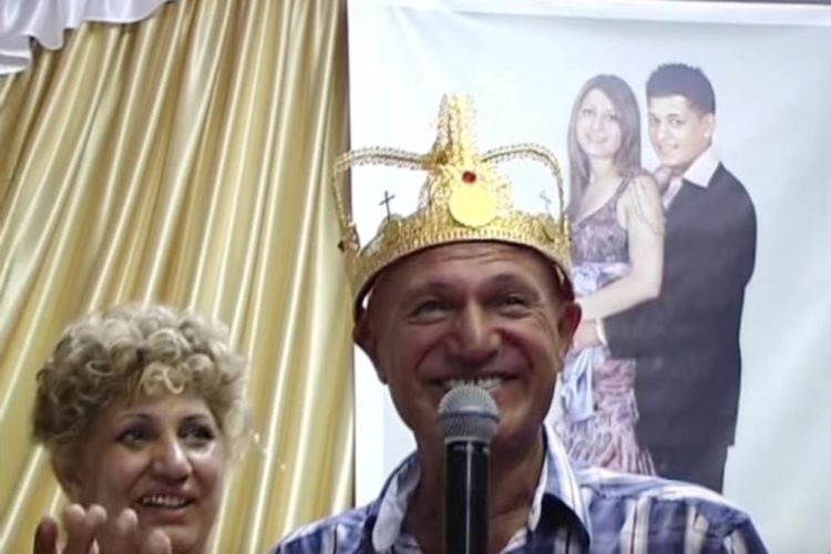 OVAKO JE KRUNISAN: Šaban Šaulić dobio krunu koja je koštala bogatstvo