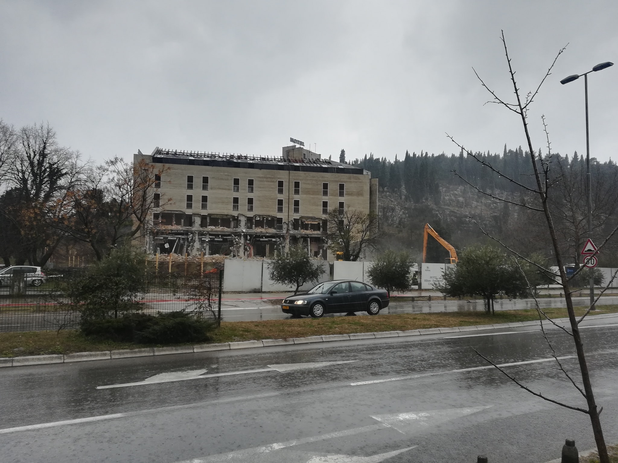 Simbol jednog vremena odlazi u prošlost: Počelo rušenje zidova hotela City