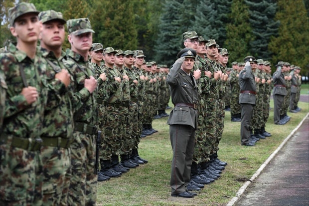 U škole se vraća vojna nastava: Srednjoškolci u Srbiji učiće o odbrani, zaštiti, bojnim otrovima..