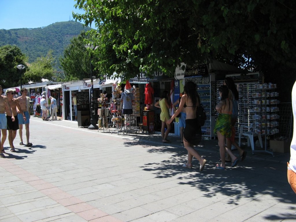 Novi cjenovnik Morskog dobra: Za prodaju sladoleda 3.600, za kokice 1.220, a za suvenire 2.000 eura