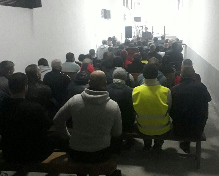 Zatvorenici uživali u predstavi i koncertu
