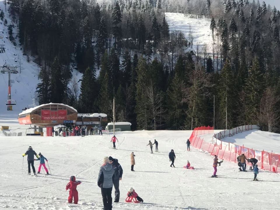 Na Ski centru Kolašin danas veliki broj skijaša, stigli i gosti iz Kine