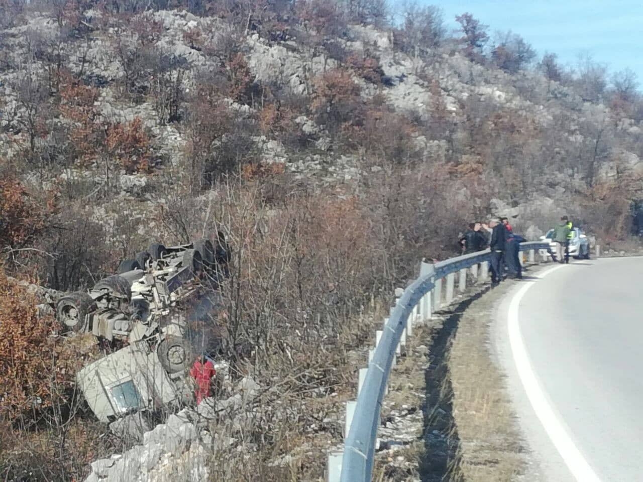 Saobraćajna nezgoda na Bogetićima: Prevrnula se cistijerna