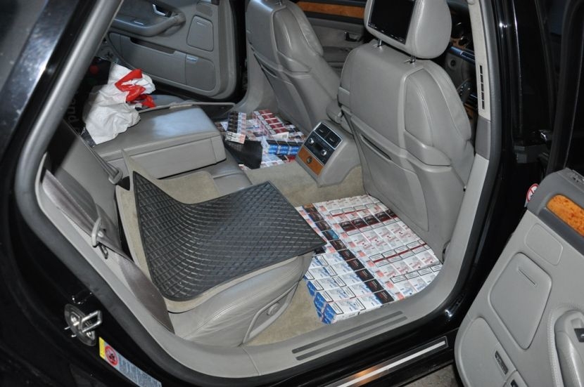 Uhapšen granični policajac: Sa još jednom osobom pokušao da prošvercuje 365 boksova cigareta