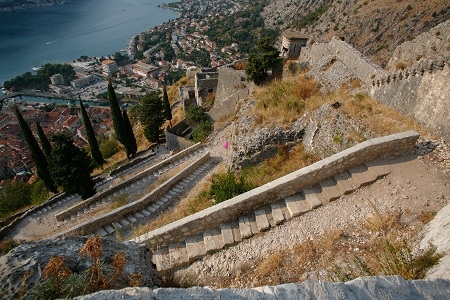 Kotor: Djevojčica podlegla povredama nakon pada sa bedema