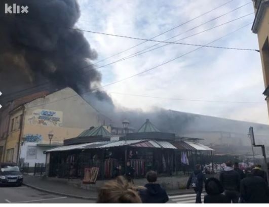 Lokalizovan požar u Tuzli, više od 20 osoba zatražilo ljekarsku pomoć