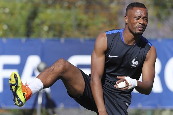(VIDEO) Evra prijeti bivšem saigraču: G…. jedno, čekaju te šamari