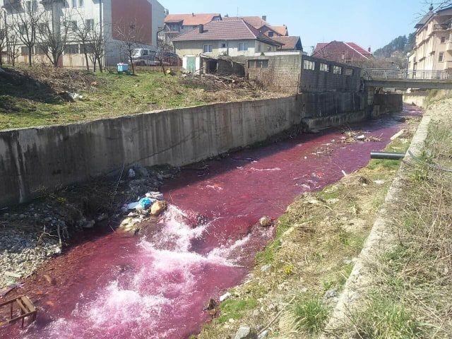 Ekološki incident: Crvena tečnost ponovo u Limu