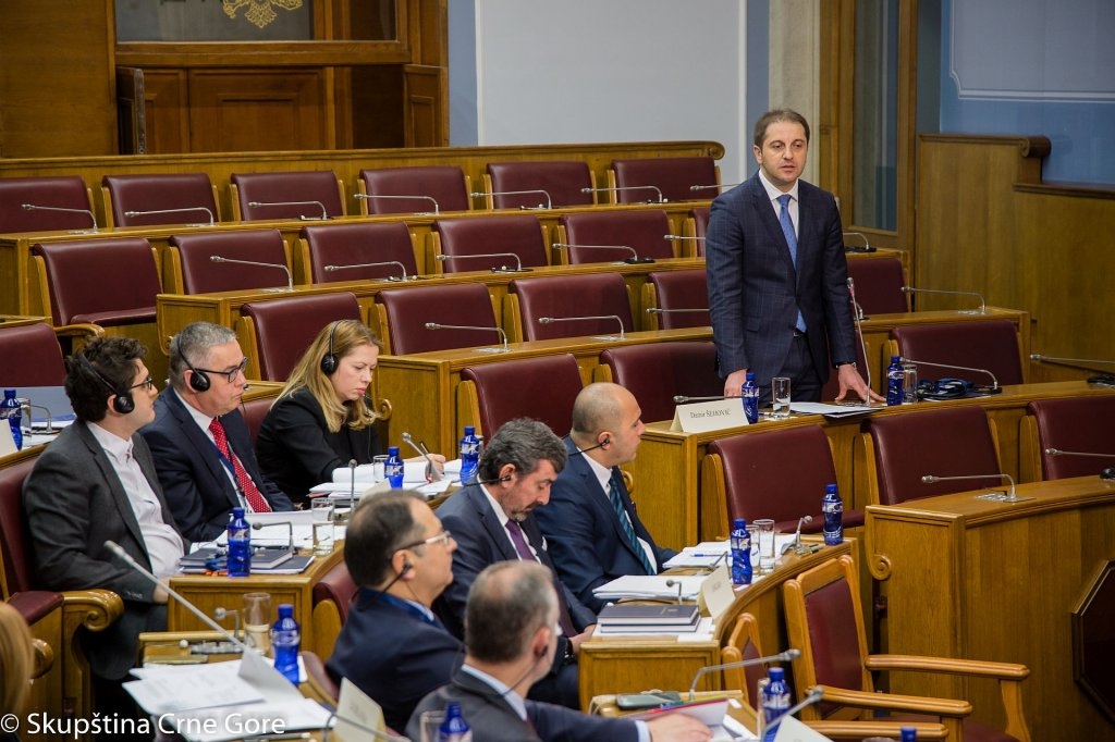 Albanski kao drugi strani jezik, Genci nezadovoljan