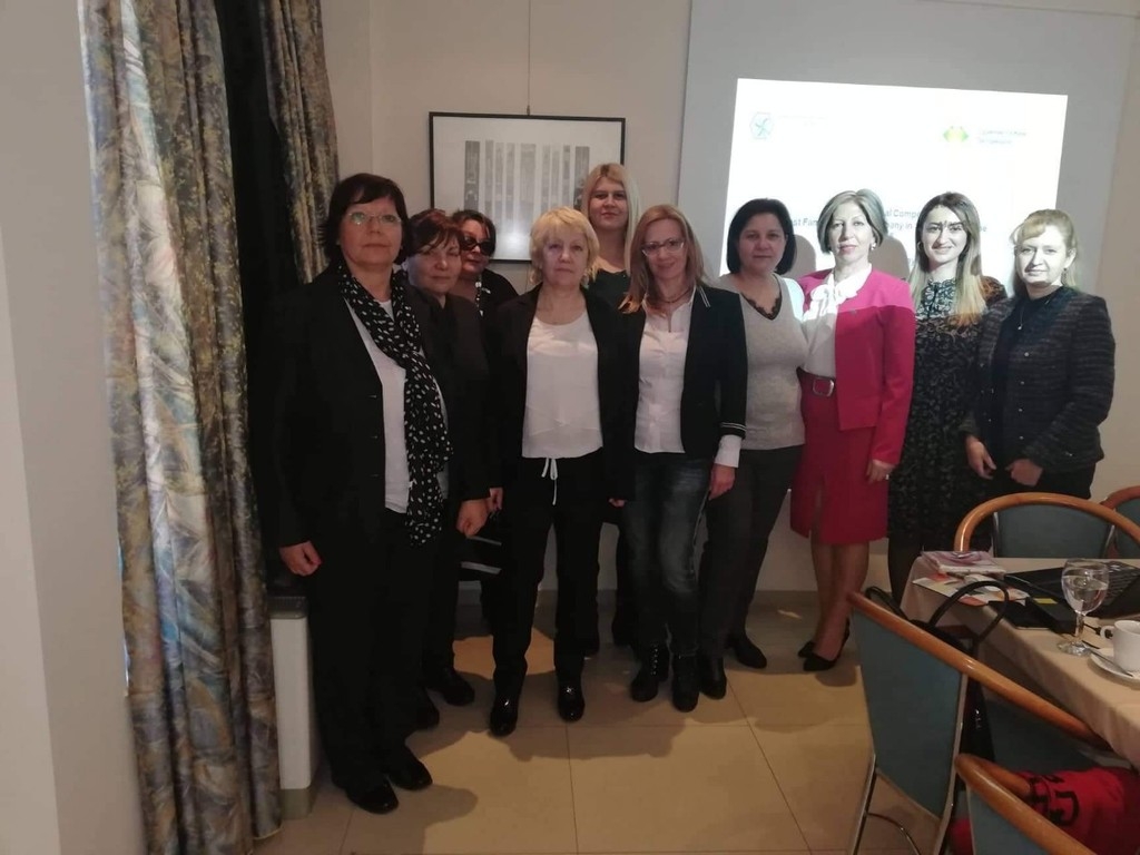 Statua i plakata za Editu Dautović od Balkanskog udruženja žena u zanatstvu