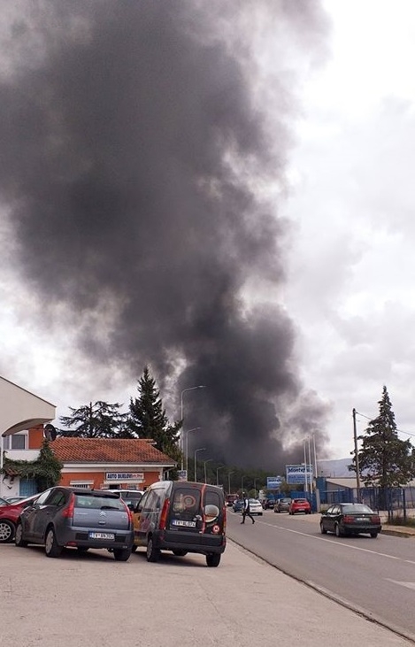 Tivat: Veliki požar nedaleko od aerodroma, vatrogasci se bore da vatra ne zahvati šumu