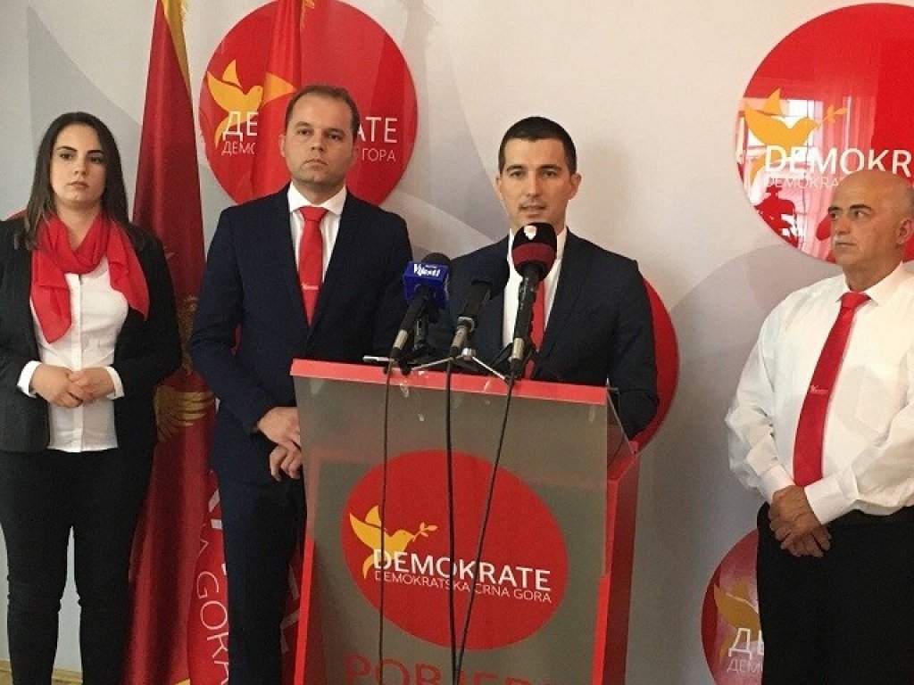 Demokrate podržale Albanski forum, ali ne smiju u vlast: “Izgubili bi srpske glasove zbog zastava OVK”
