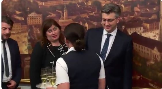 Plenković zabranio hrvatskoj ministarki da uzme šampanjac: “Ona ne smije da pije”