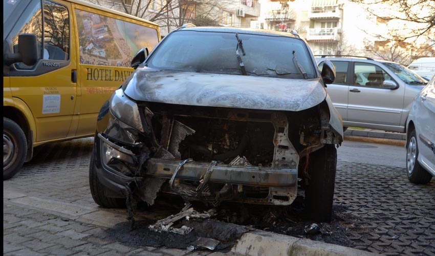 Bar: Sudskom izvršitelju zapaljen džip