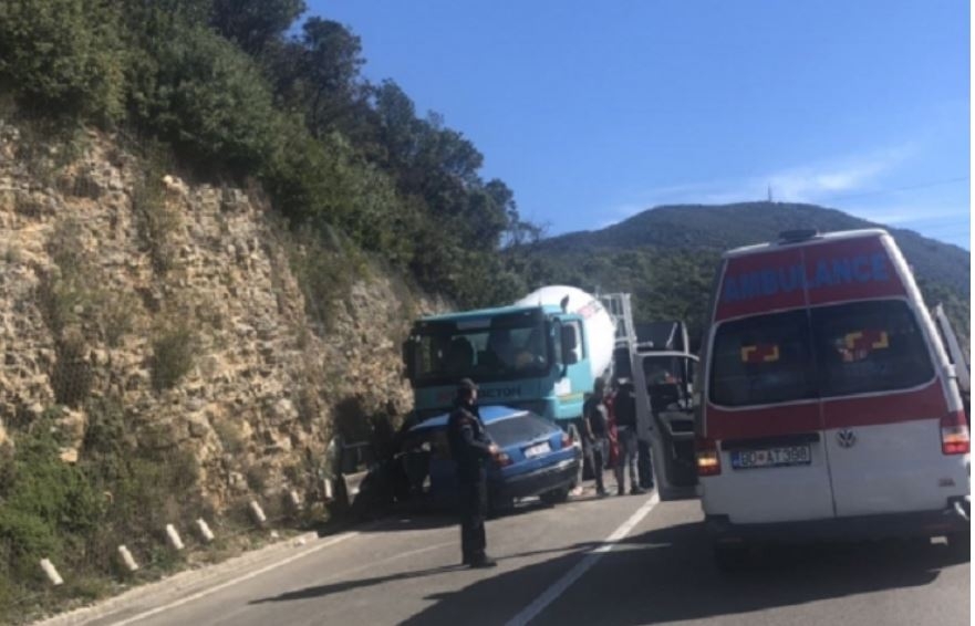 Maloljetnici povrijeđeni u udesu kod Jaza