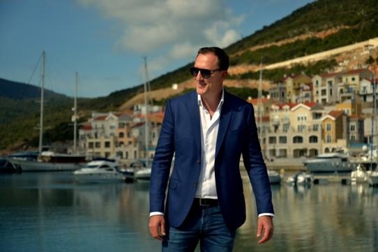 Nova pjesma „Ljubav“ SERGEJA ĆETKOVIĆA poklon publici za jubilej