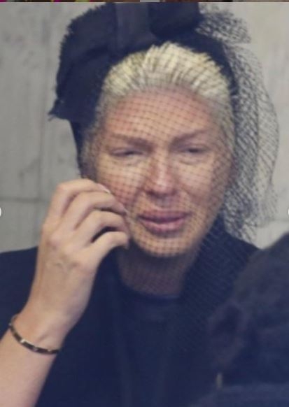 Misteriozni posjetilac na grobu Jelenine majke