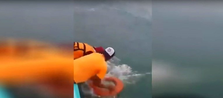 Video: Dramatično spašavanje tinejdžera iz Meksičkog zaliva