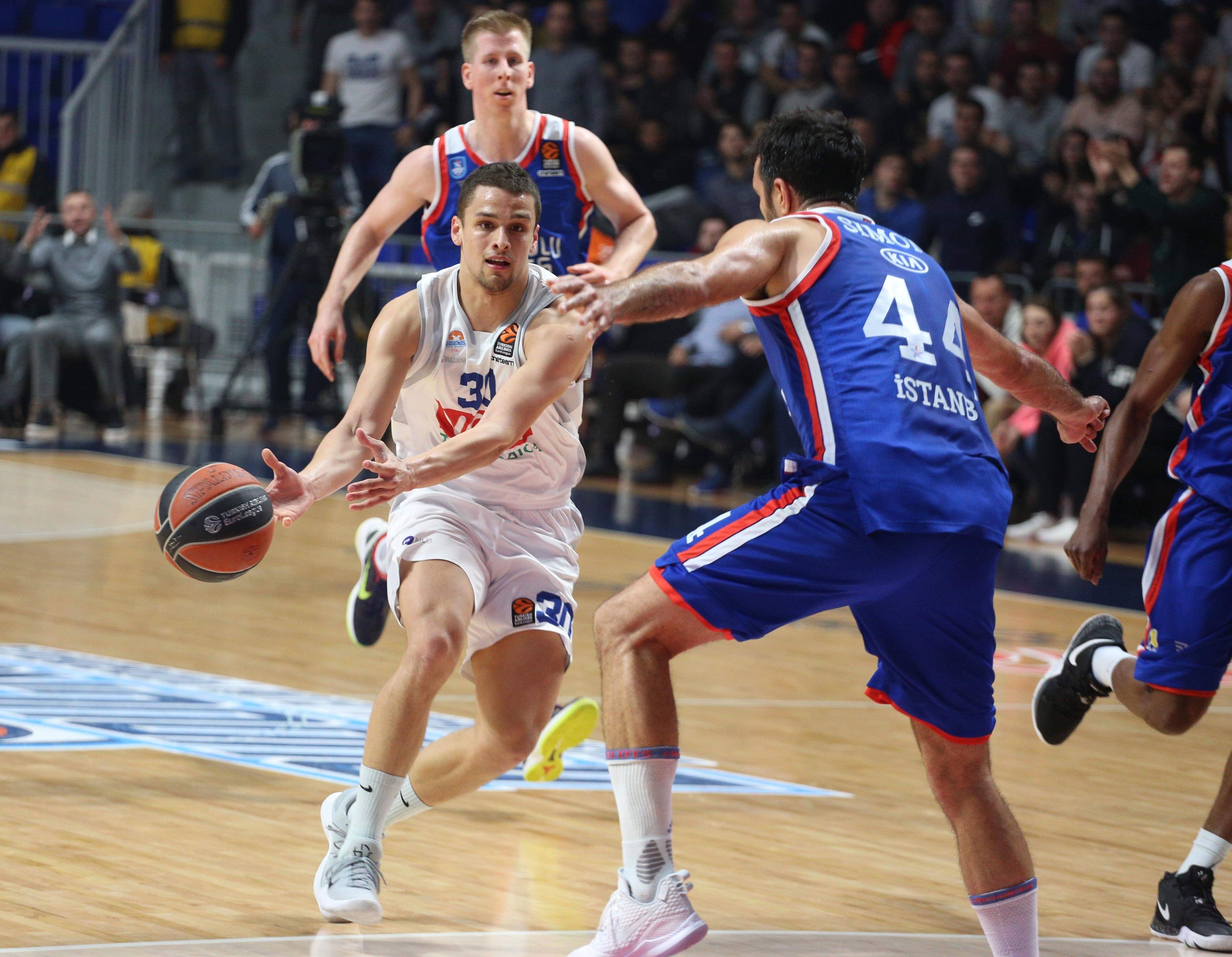 Novi poraz Budućnosti: Efes nadigrao “plave” u Morači
