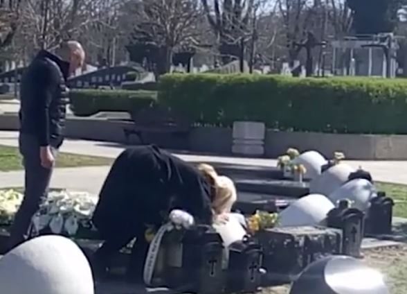 Na pomen Šabanu, ćerke Ilda i Sanela ovo su uradile čim su stigle