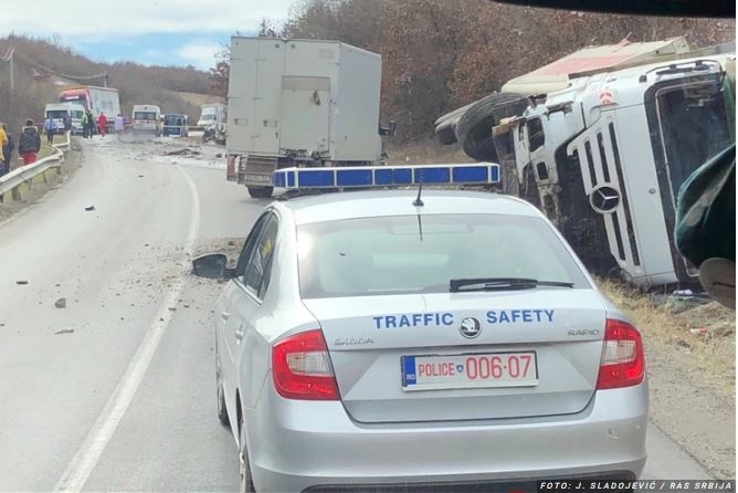 Težak udes na Kosovu, poginule najmanje četiri osobe