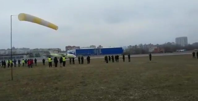 (VIDEO) Grmi aerodrom: Prvi let najnovijeg ruskog vojnog aviona