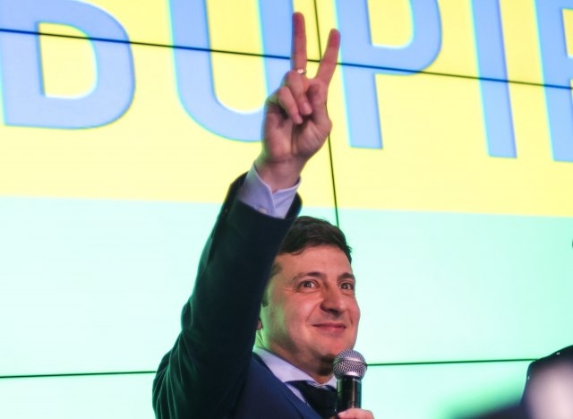 Komičaru najviše glasova, Porošenko iza, idu u drugi krug