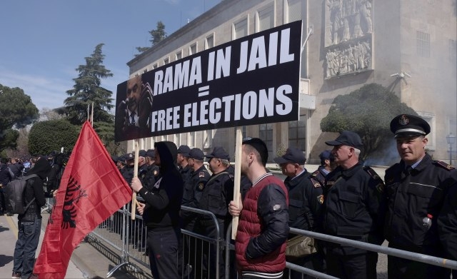 Albanija: Demonstranti traže ostavku vlade, izbio sukob