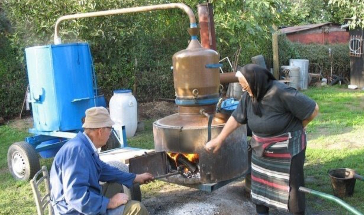 Carinici kaznili staricu (98) jer je pekla rakiju