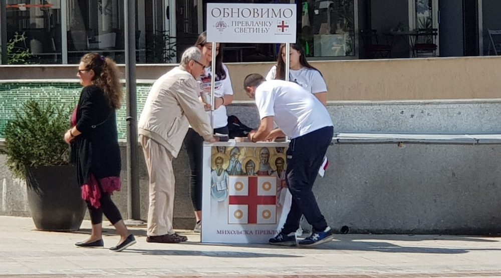 Potpisivanje peticije za krstionicu u više primorskih gradova