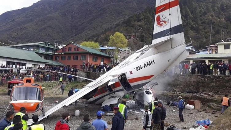 Troje mrtvih u sudaru aviona i helikopetra