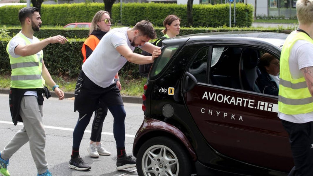 Zagrepčanin srušio Ginisov rekord: Pregurao automobil 85 kilometara