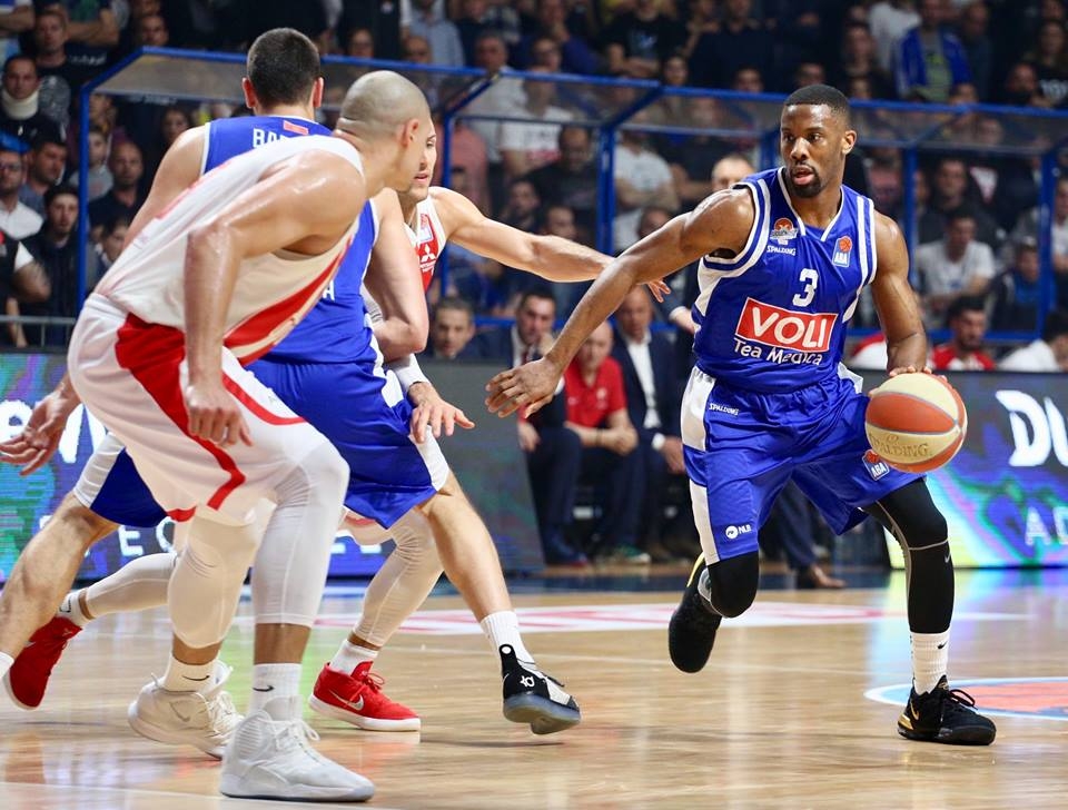 Budućnost drži priključak, Zvezda vodi 50:45 na poluvremenu!