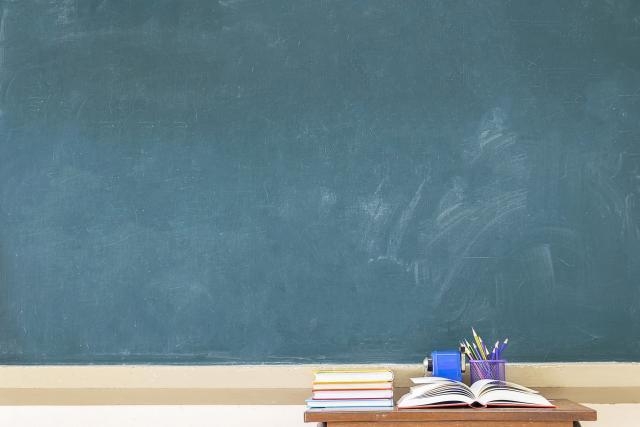 Profesor ošamario dvije učenice u beogradskoj gimnaziji, učenik udario njega
