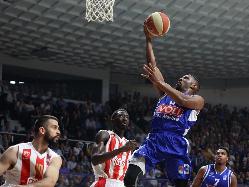 (VIDEO) Noris Kol pokazao zašto je NBA šampion!