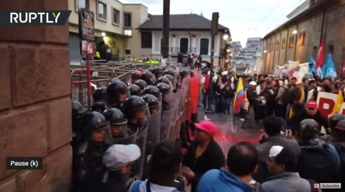 VIDEO: Ekvadorska policija brutalno se obračunala sa Asanžovim pristalicama