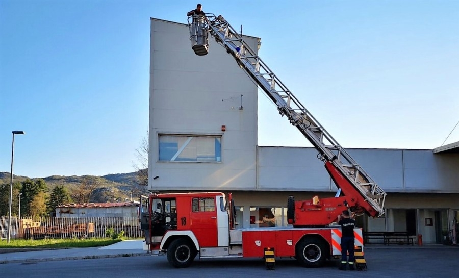 Donacija kolega iz Podgorice: Cetinjskim vatrogascima specijalno vozilo od 100.000 eura